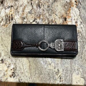 Brighton wallet detachable strap